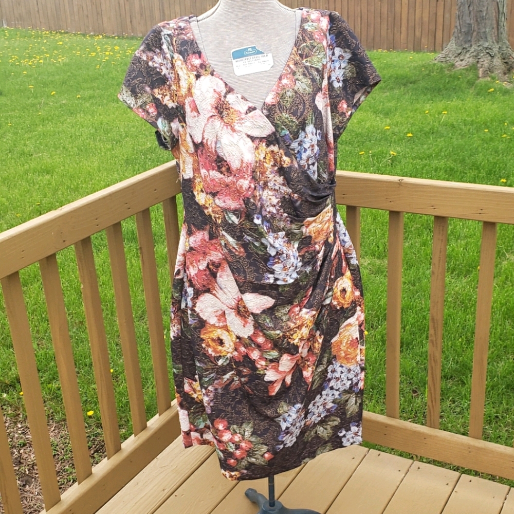 Adrianna Papell Short Sleeve Formal Floral Dress